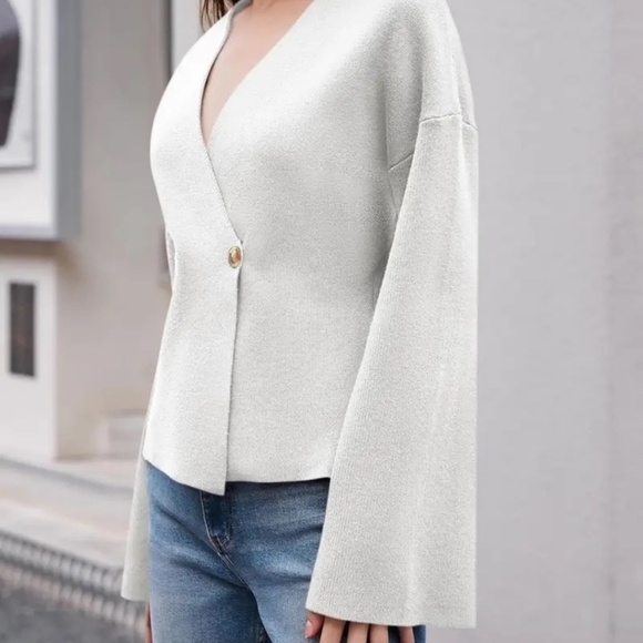 Knit Sweater Blazer V-Neck Long Bell Sleeve - Picture 3 of 5